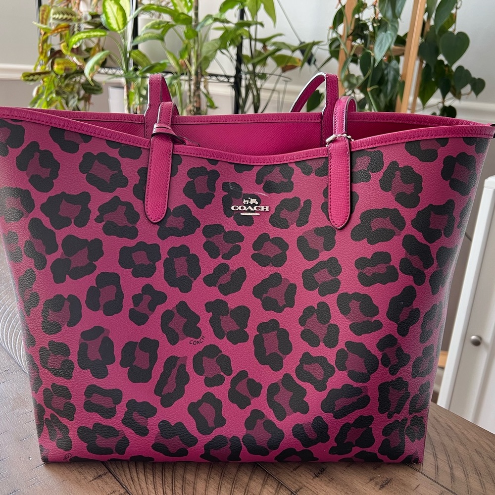 Coach Tote in hot pink cheetah 💖🐆
